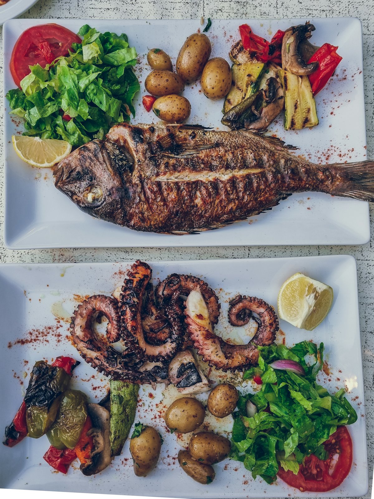 Gegrillter Fisch und Oktopus mit Kartoffeln